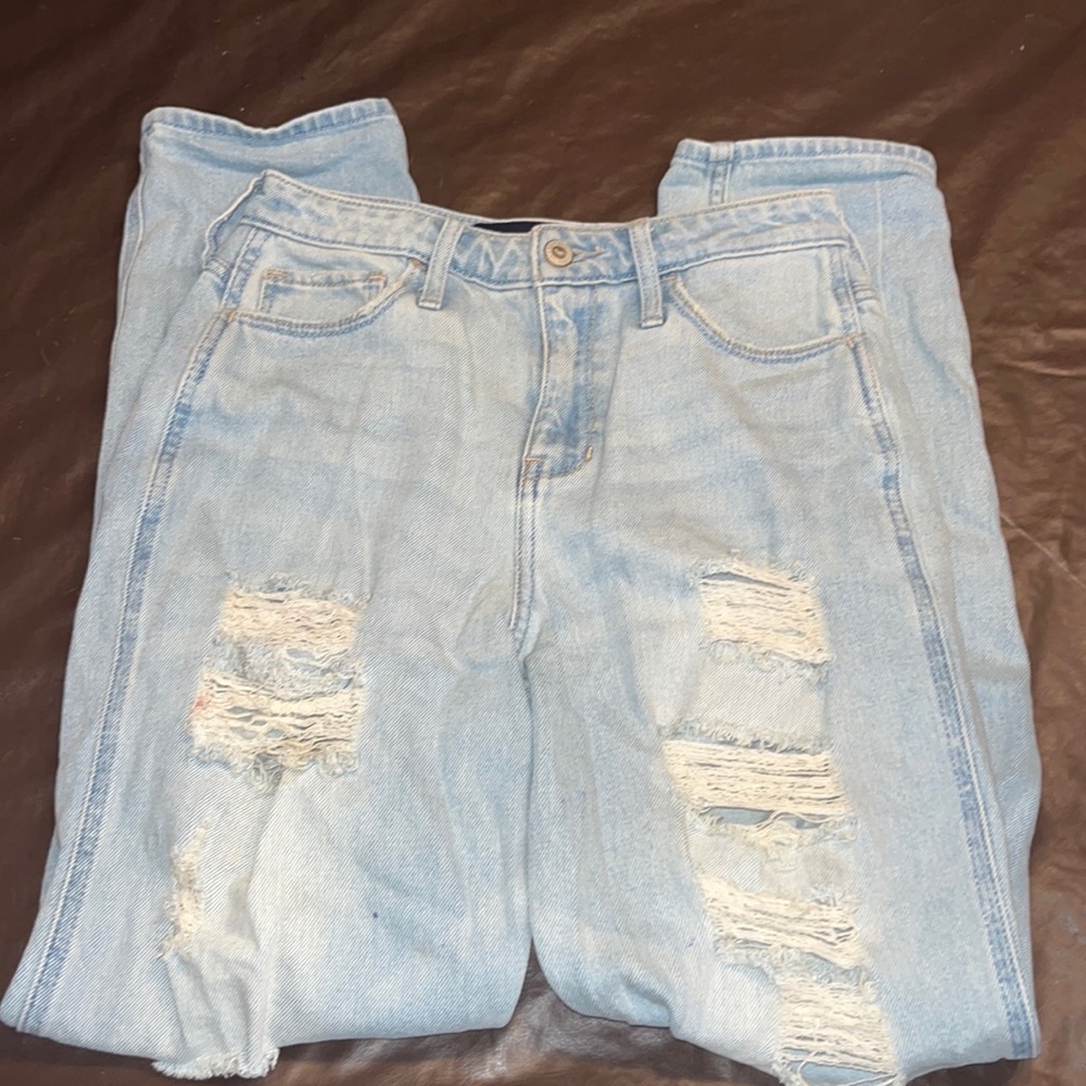 Light wash high rise, mom jeans form holister with holes